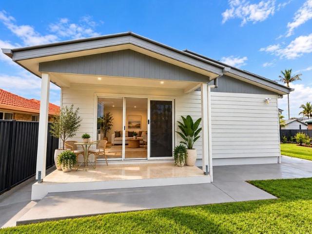 Stylish New 1 Bedroom Home Walk to CBD & North Creek 2/11B & 2/11A Available