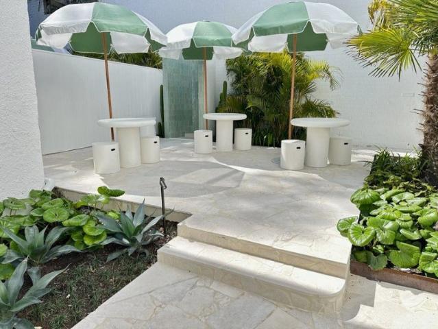 Stylish New Beachside Apartment, Fully Furnished