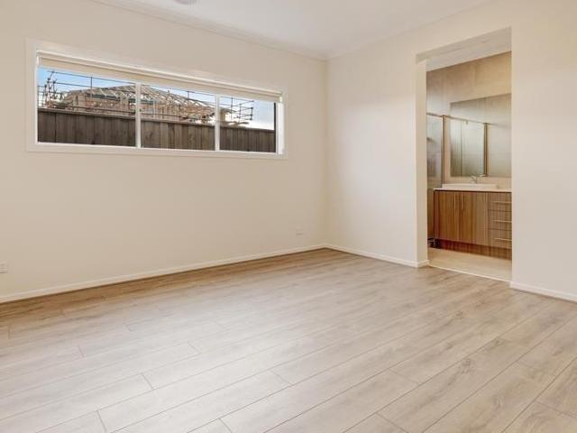 Stylish New Build with Spacious Layout and Alfresco Living