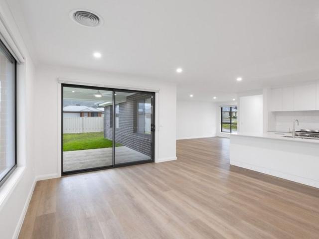 Stylish New Home Ready to Move In Hamilton Valley