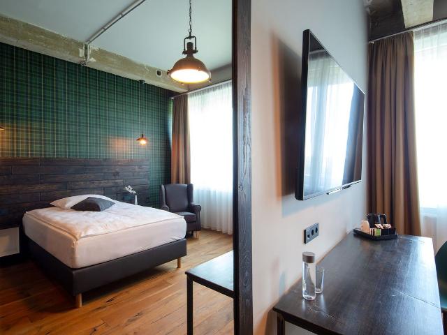 Stylish, newly furnished serviced apartment incl. monthly cleaning & fitness, only a few minutes from the main station, Hannover Amsterdam Apartments for Rent