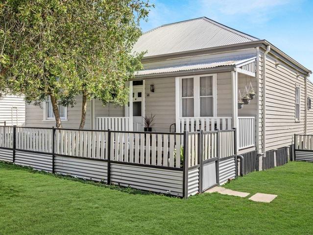 STYLISH NEWLY REFURBISHED RESIDENCE