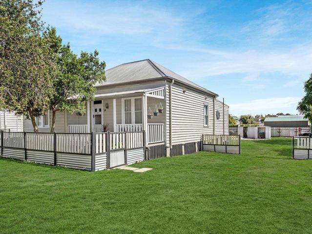 STYLISH NEWLY REFURBISHED RESIDENCE