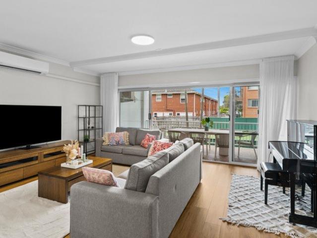 Stylish Newly Renovated 2 Bed Unit