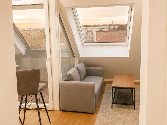 Stylish Newly Renovated Apartment with Balcony, A/C & Excellent Location near Vienna Central StationNice & great studio near school, Wien, Vienna Amsterdam Apartments for Rent