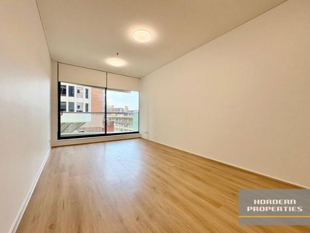 Stylish Newly Renovated North Facing Apartment in the Prestigious North Apartments