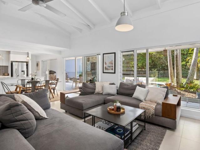 Stylish Noosaville Home