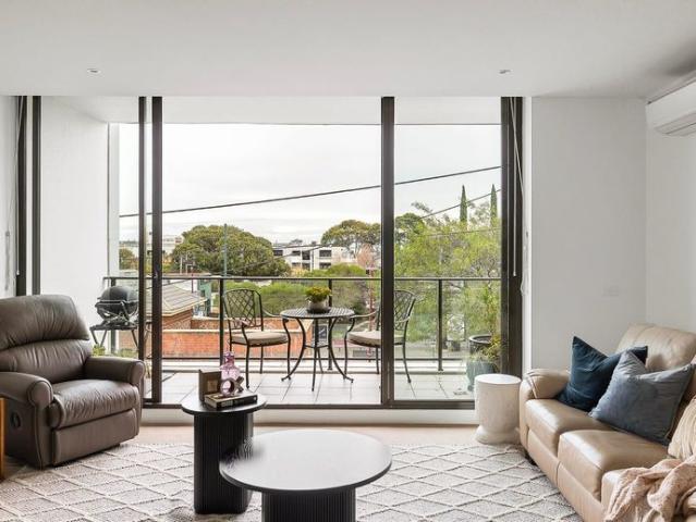 Stylish North Brighton Living with Bay Street at Your Door
