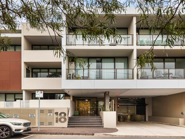 Stylish North Brighton Living with Bay Street at Your Door