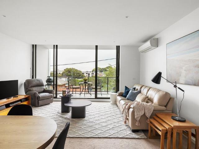 Stylish North Brighton Living with Bay Street at Your Door