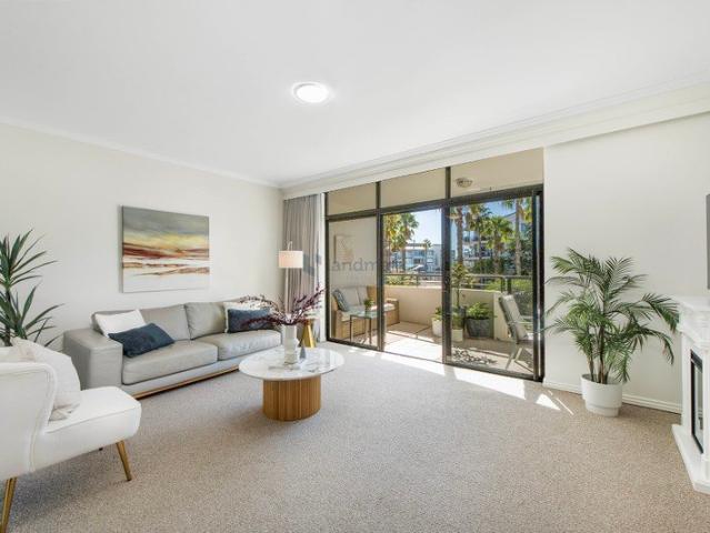 Stylish North East Facing Apartment with Leafy Outlook