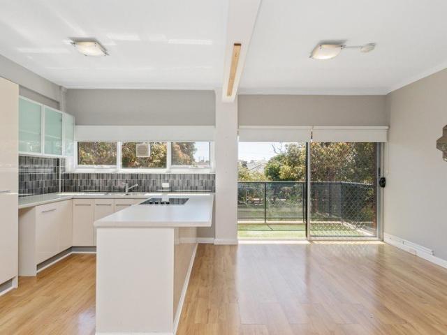 Stylish North Facing Apartment in a Prime Corner Location