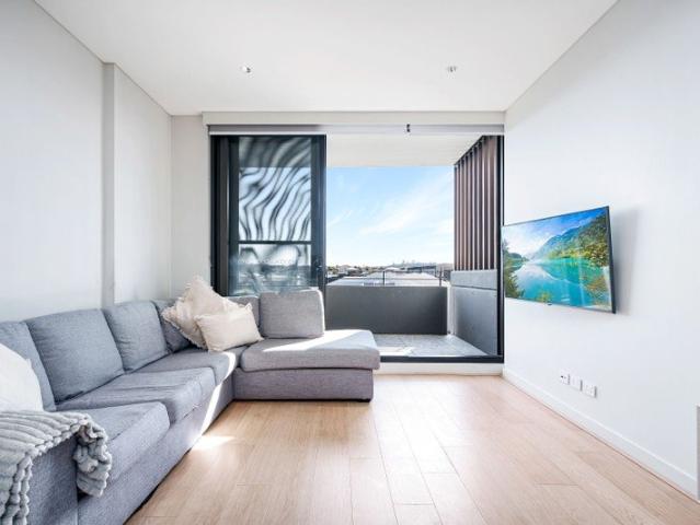Stylish North Facing Apartment in Prime Oran Park Location!