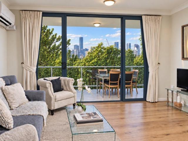 Stylish North Facing Apartment with City Views