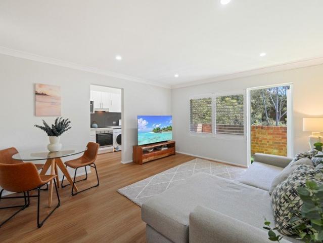 Stylish North Facing Apartment with Leafy Outlook