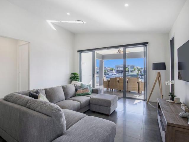 Stylish North Facing Luxury Waterfront Living with Private Pontoon in Calypso Bay!