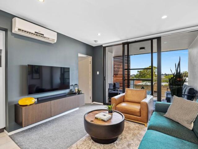 STYLISH NORWOOD APARTMENT WITH RESORT STYLE AMENITIES