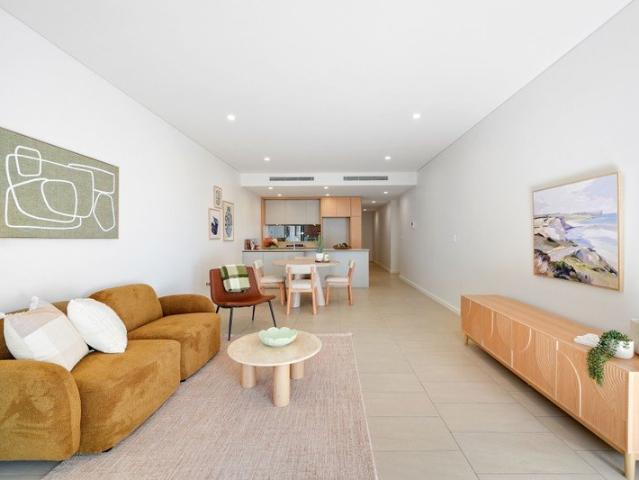 Stylish Oversized Apartment With Multi Purpose Room