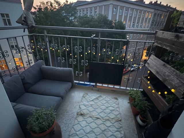 Stylish old building with wood burning stove & roof terrace, Berlin Amsterdam Apartments for Rent