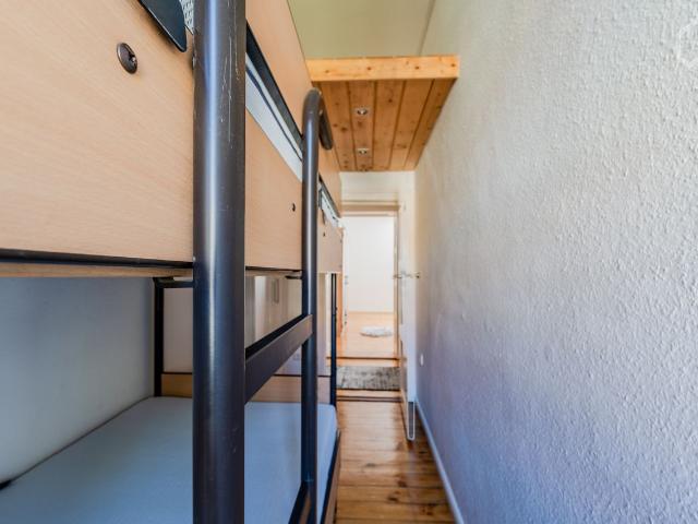 Stylish old building apartment on the 3rd floor, approximately 65 m², ideal for professionals, small families, or couples Berlin Amsterdam Apartments for Rent