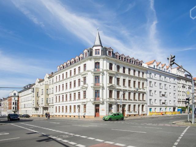 Stylish old buliding with stucco and herringbone parquet completely new furnished, Leipzig Amsterdam Apartments for Rent