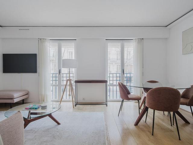 Stylish One Bedroom Oasis in Paris, Paris Amsterdam Apartments for Rent
