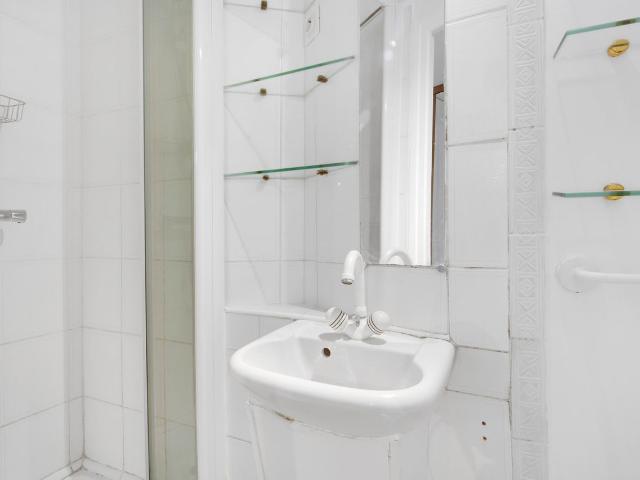 Stylish One Bedroom Oasis in Paris, Paris Amsterdam Apartments for Rent
