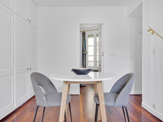 Stylish One Bedroom Oasis in Paris, Paris Amsterdam Apartments for Rent
