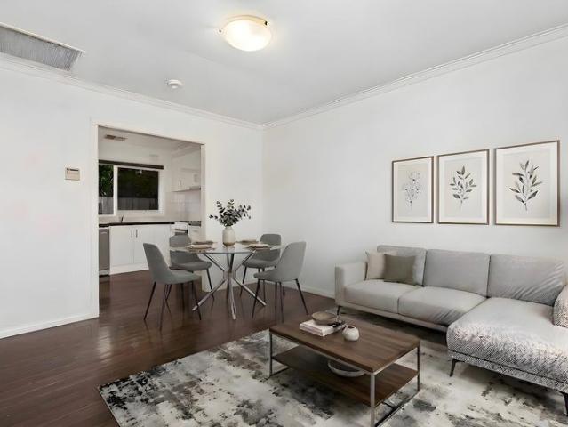 Stylish One Bedroom Opposite Lincoln Park