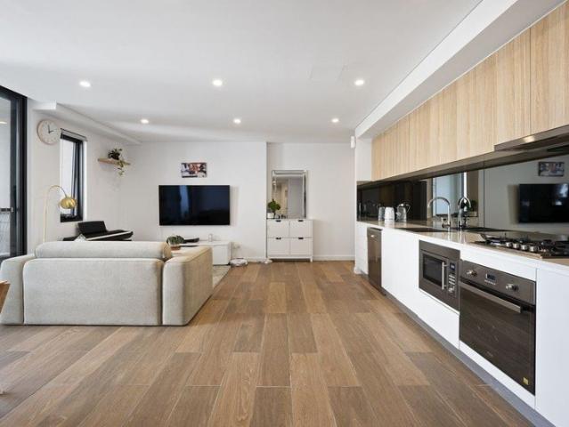 Stylish One Bedroom Apartment with Media Room and Study 92sqm