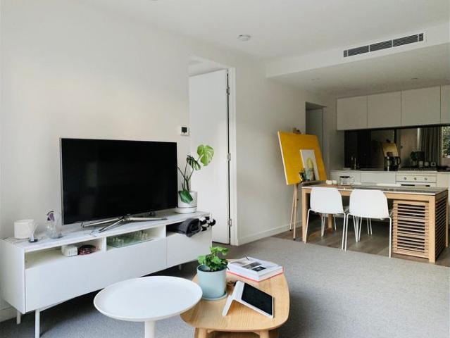 Stylish One Bedroom Apartment with Oversized Terrace in Prime South Yarra Location