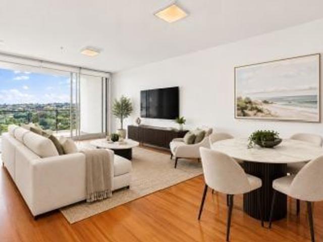 Stylish One Bedroom Apartment with Balcony & Car Space