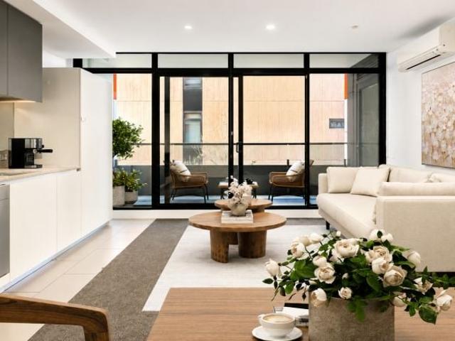 Stylish One Bedroom Apartment with Balcony, Parking Convenience
