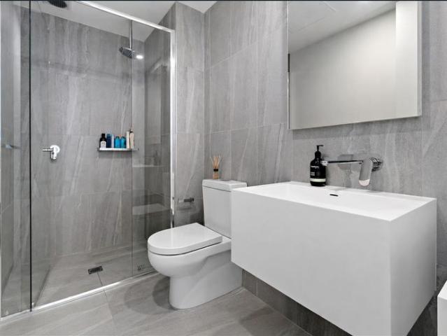 Stylish One Bedroom Apartment with City Views