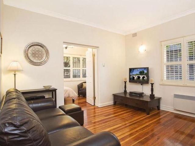 Stylish One Bedroom Apartment with Convenience and Charm.