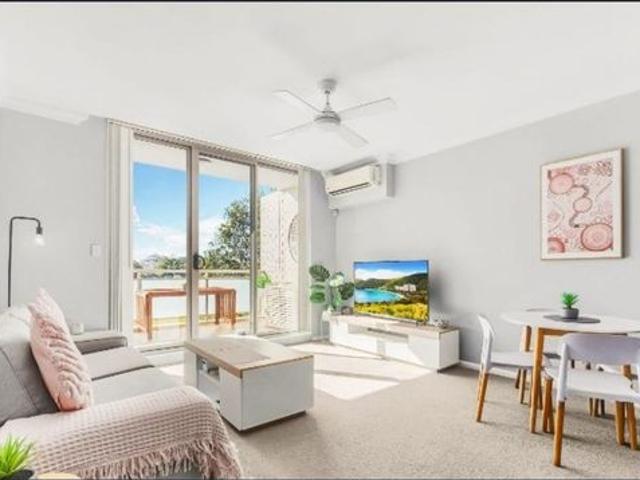 Stylish One Bedroom Apartment with Exceptional Convenience!