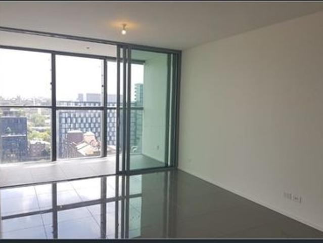 Stylish One Bedroom Apartment with Parking in Central Park, Chippendale