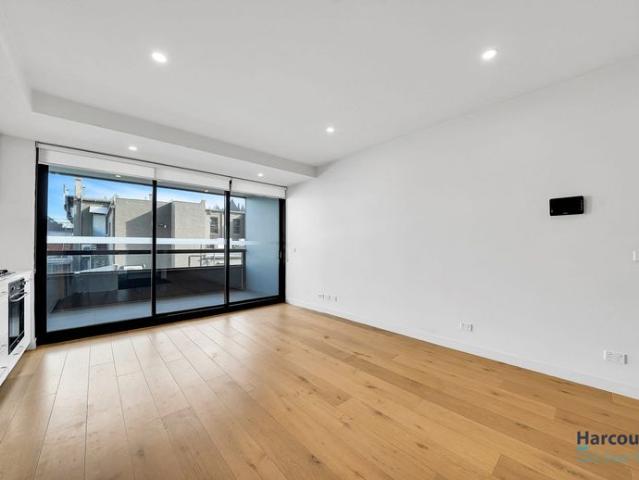 Stylish One Bedroom Apartment with Private Balcony in Prime Hawthorn East Location