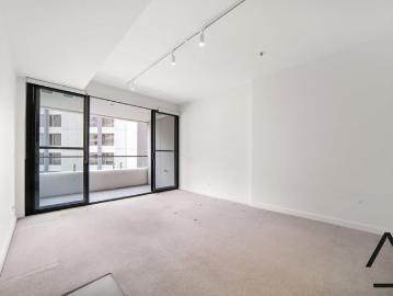 Stylish One Bedroom Apartment with Stunning District and Parkland Views