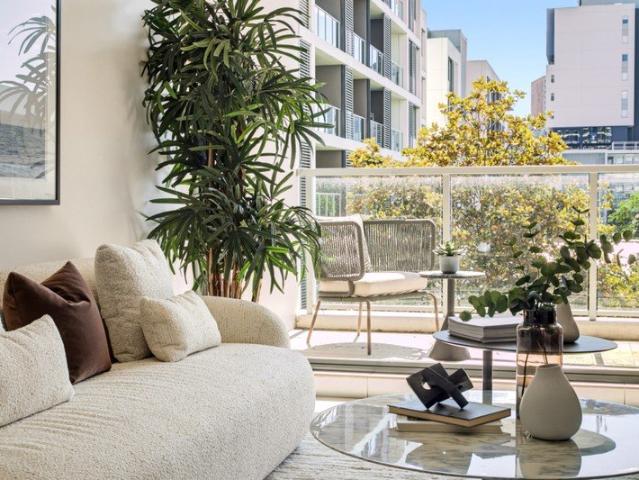 Stylish One Bedroom Apartment with Study and Storage in the Heart of Zetland