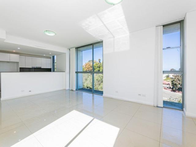 Stylish One Bedroom Apartment with Study