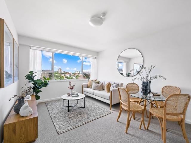 Stylish One Bedroom Apartment with Sweeping Views
