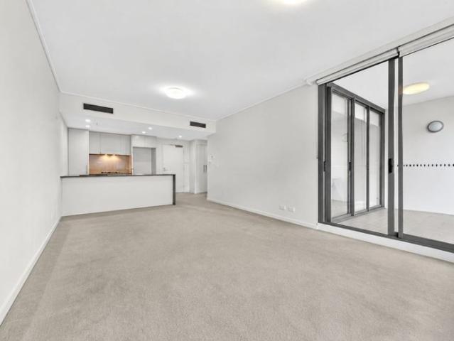 Stylish One Bedroom Apartment with Secure Parking & Storage in Prime Rhodes Location