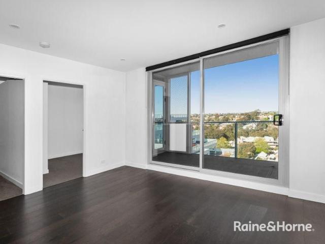 Stylish One Bedroom Apartment with Separate Study