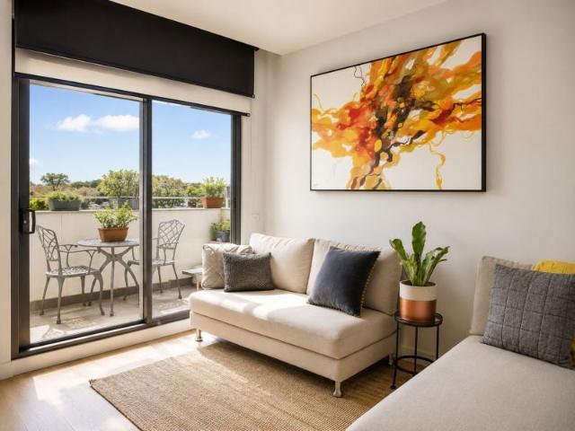 Stylish One Bedroom Apartment in the Heart of Hawksburn Village