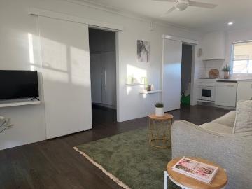 FULLY FURNISHED Stylish One Bedroom Apartment in the Heart of New Farm