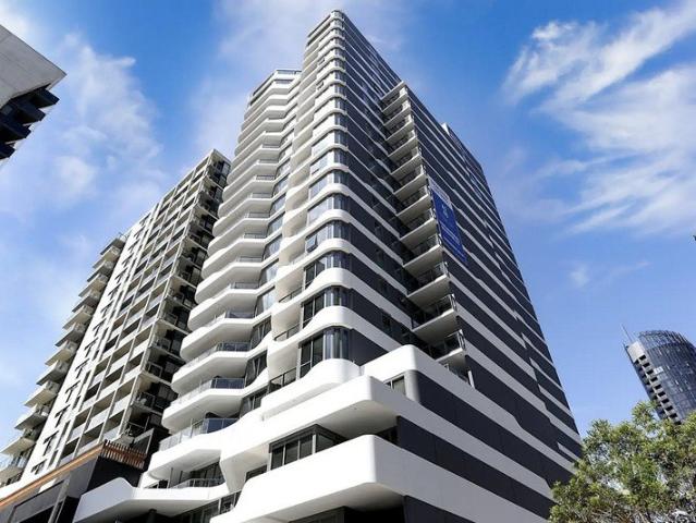 Stylish One Bedroom Apartment in the Prestigious 4248 Tower
