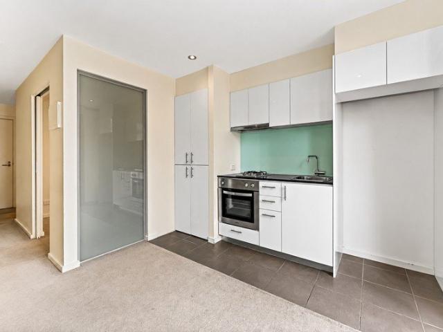Stylish One Bedroom Apartment in the Prestigious EastEnd Complex
