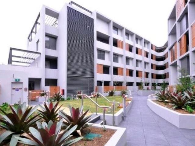 Stylish One Bedroom Apartment in the Prestigious Pier 99