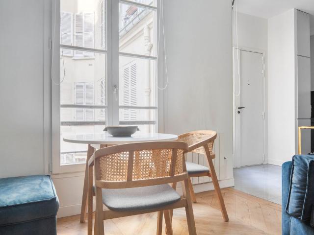 Stylish One Bedroom Apartment in Heart of Paris, Paris Amsterdam Apartments for Rent